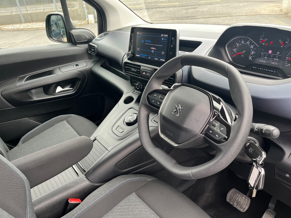 2023 Peugeot Rifter - image 16