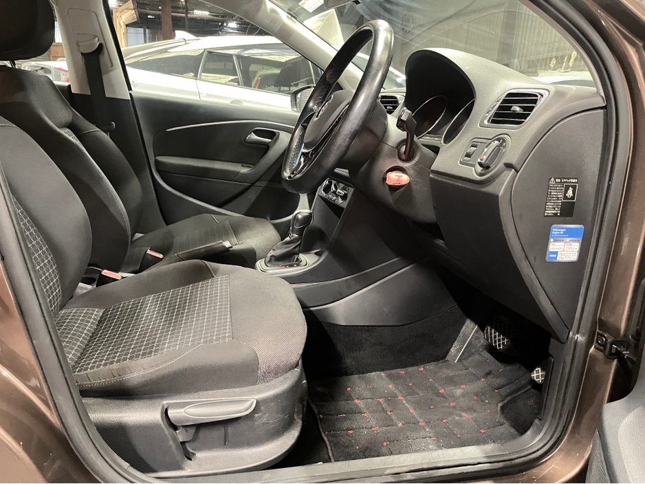 2014 Volkswagen Polo - image 9