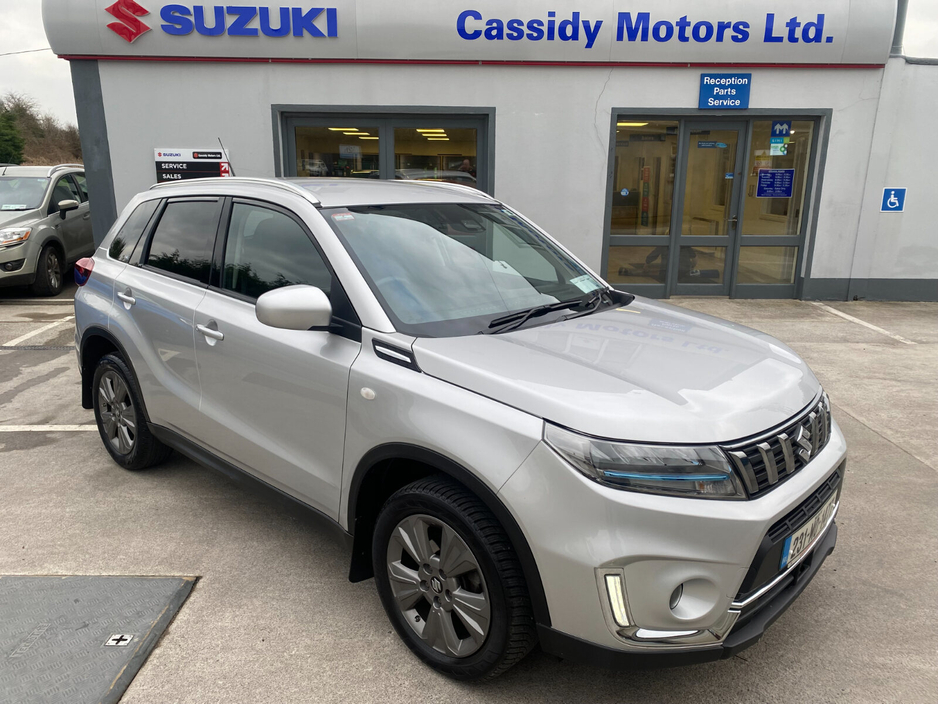 2023 Suzuki Vitara - image 2