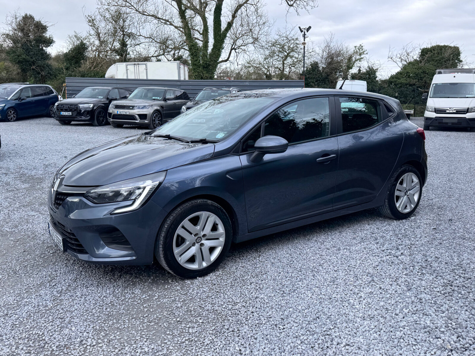 2022 Renault Clio - image 7