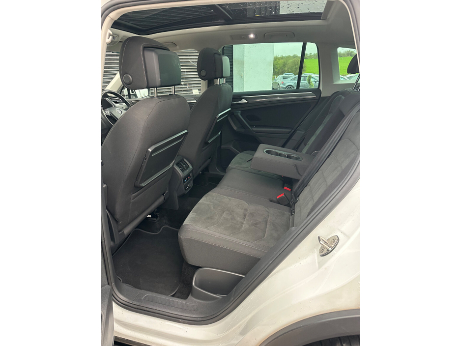 2020 Volkswagen Tiguan - image 19