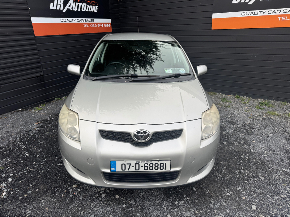 2007 Toyota Auris - image 2