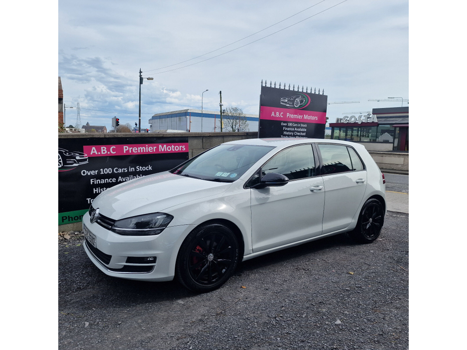 2013 Volkswagen Golf - image 4