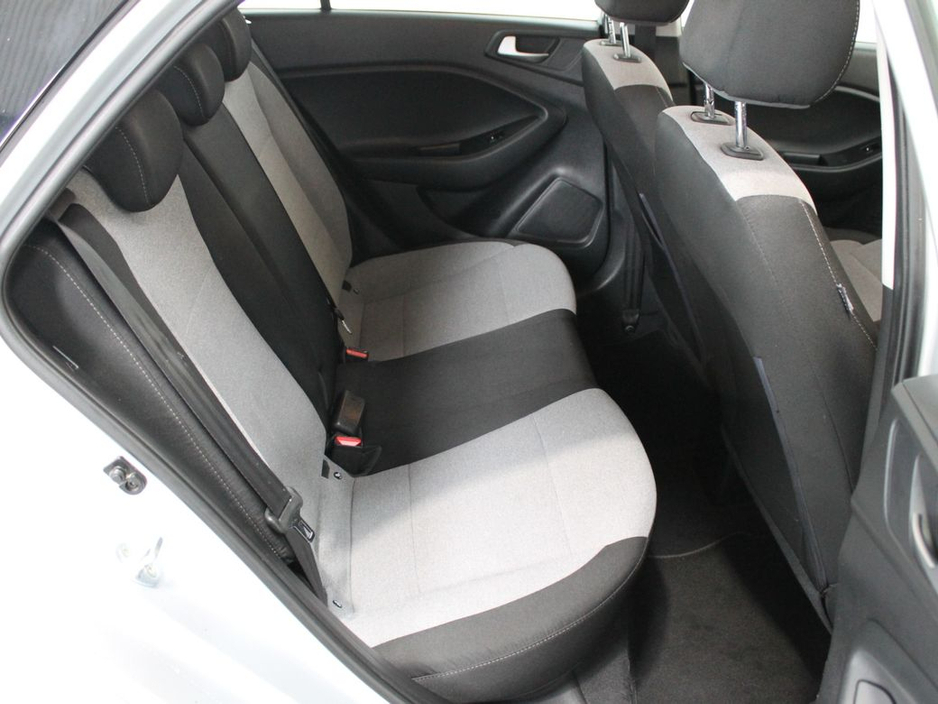 2015 Hyundai i20 - image 13