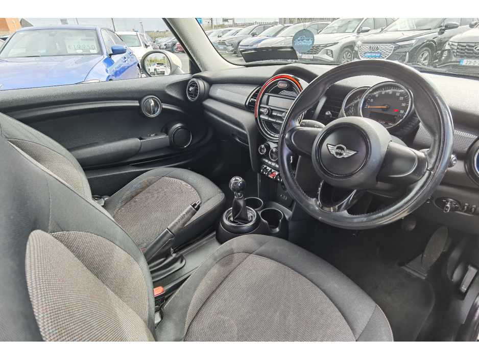 2014 MINI One - image 8