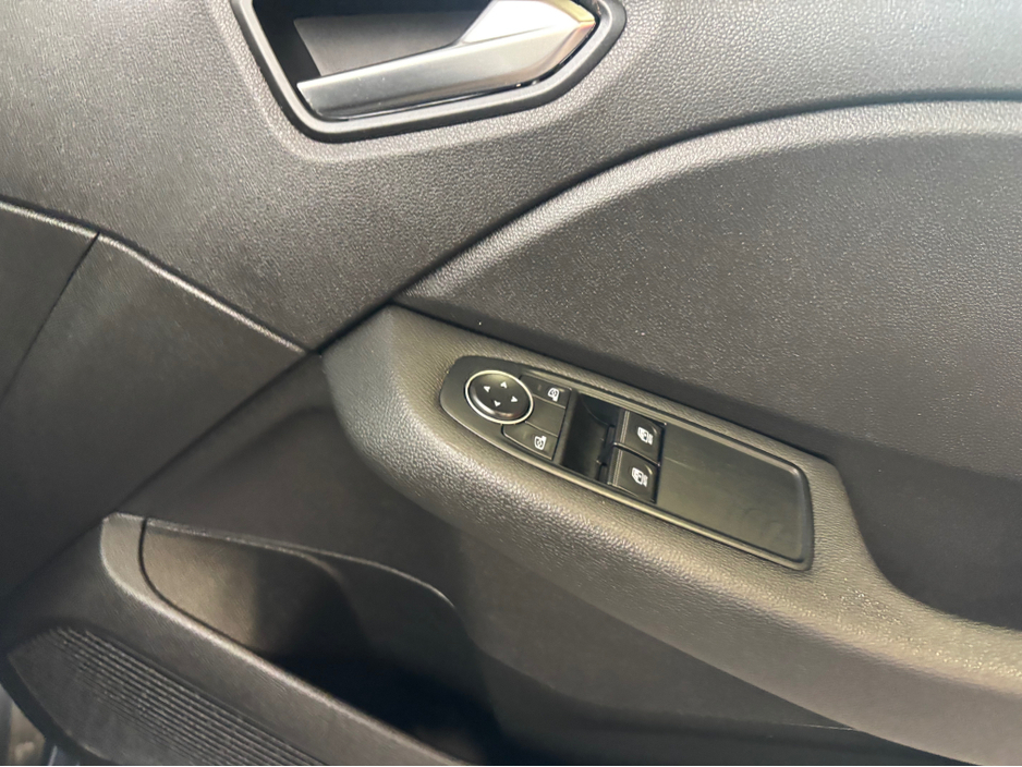 2022 Renault Clio - image 3