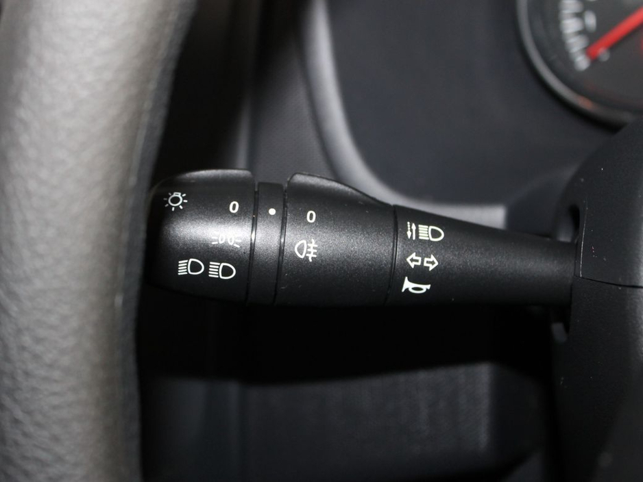 2016 Dacia Sandero - image 20