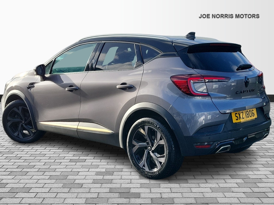 2023 Renault Captur E-TECH ENGINEERED 1.6i HRV AUTO 145HP €27,950