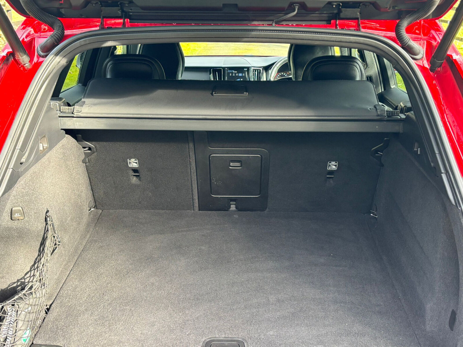 2018 Volvo XC60 - image 12