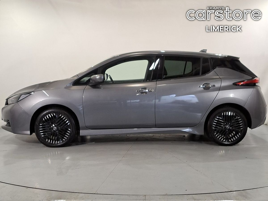 2023 Nissan Leaf - image 6