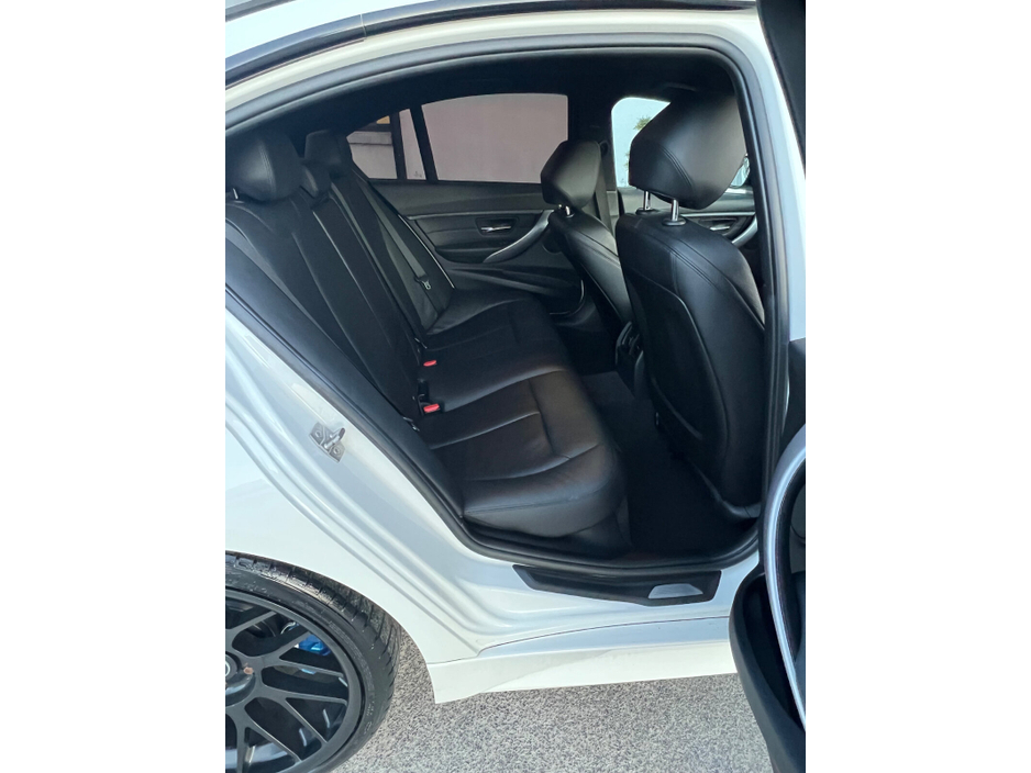 2012 BMW 3 Series - image 18