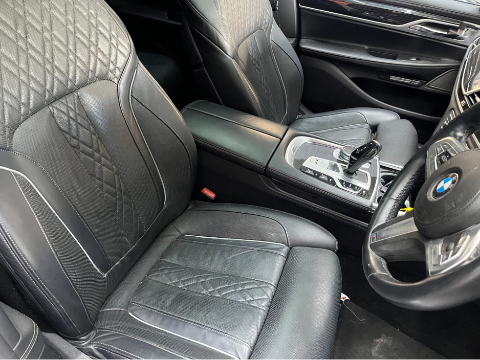 2017 BMW 7 Series - image 9