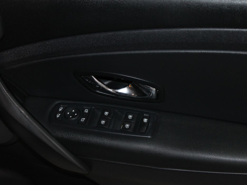 2015 Renault Fluence - image 26