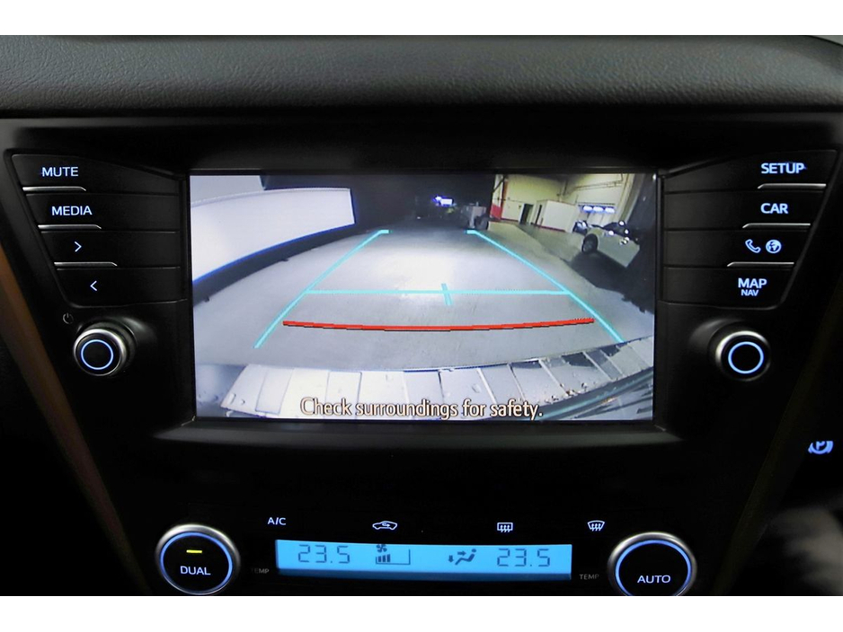 2017 Toyota Avensis - image 14