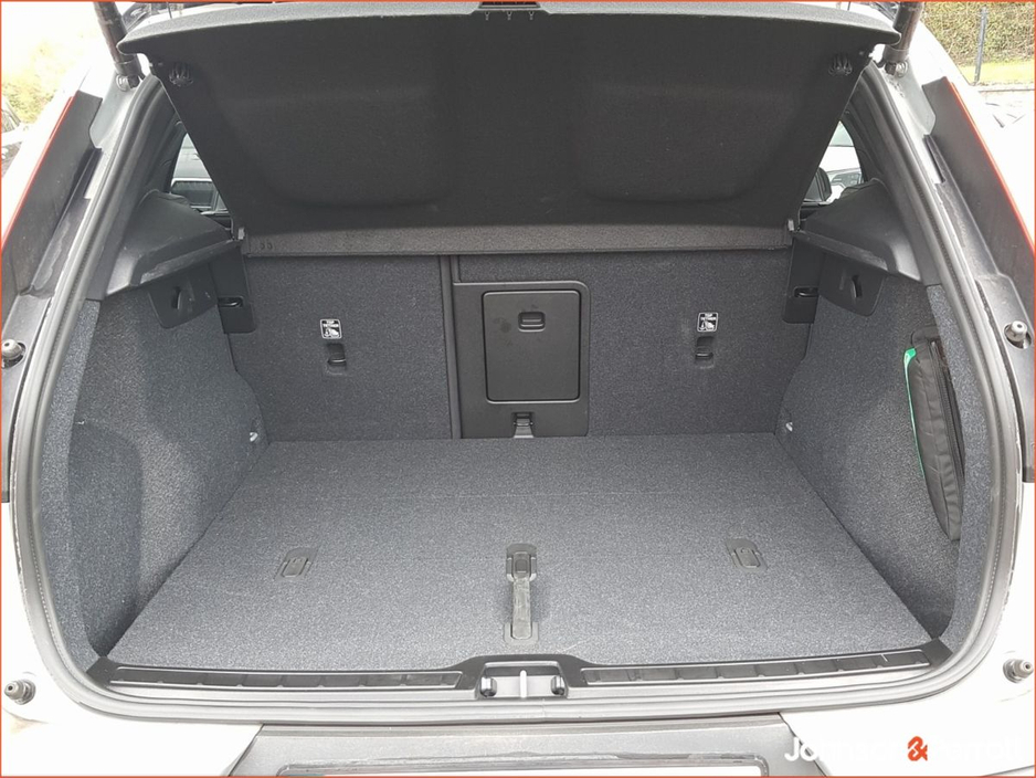 2024 Volvo XC40 - image 14