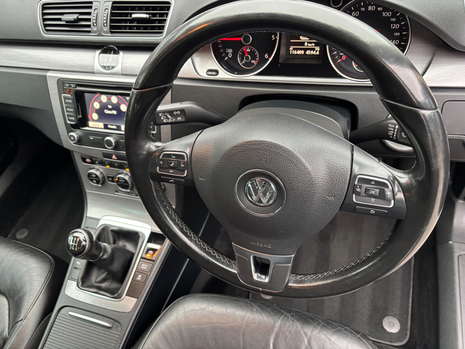 2014 Volkswagen Passat - image 18