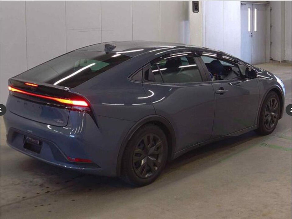 2023 Toyota Prius - image 4