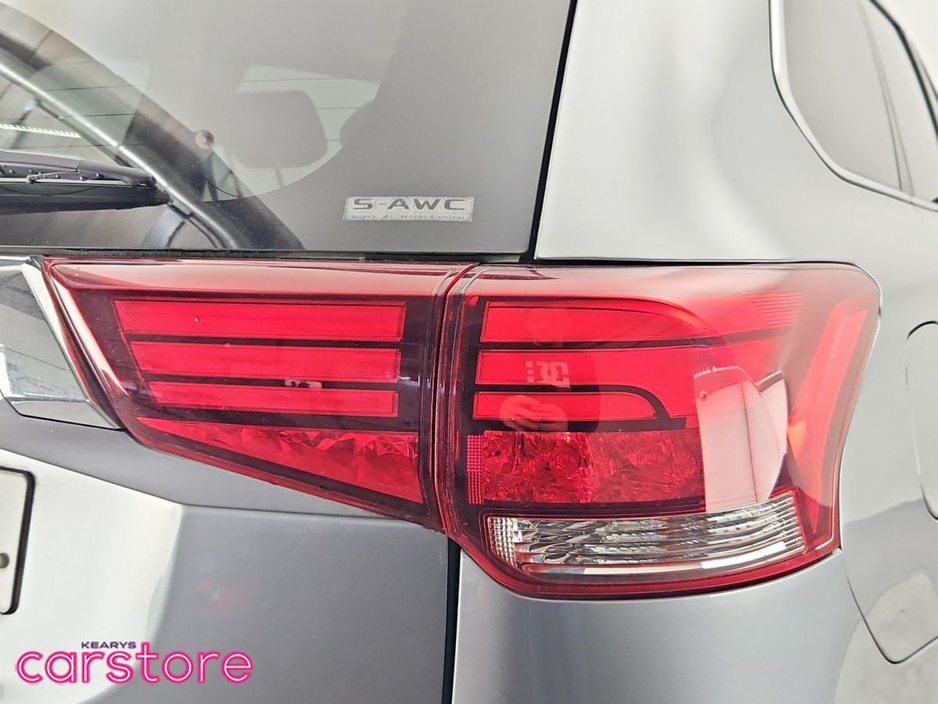 2017 Mitsubishi Outlander PHEV 2.0L MIVEC 4WD 5-Seater Instyle €16,880