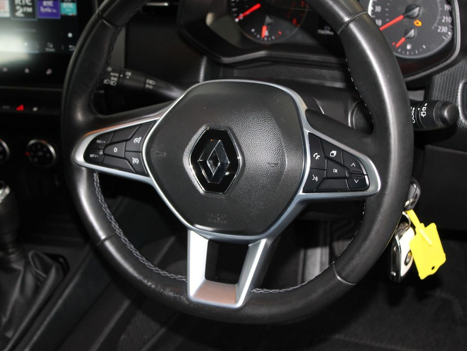 2022 Renault Clio - image 11