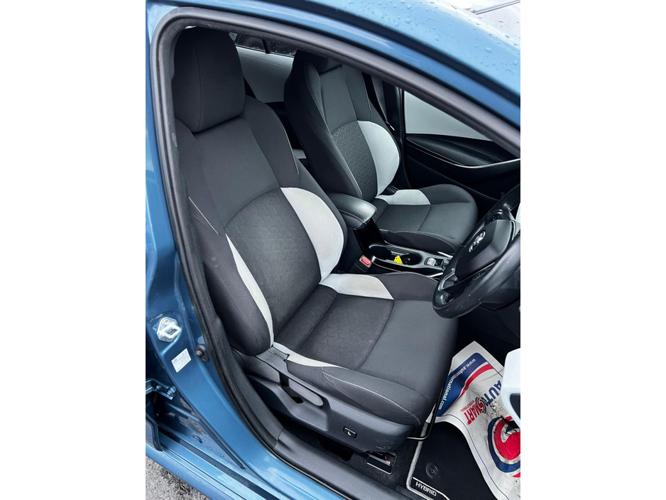 2021 Toyota Corolla - image 10