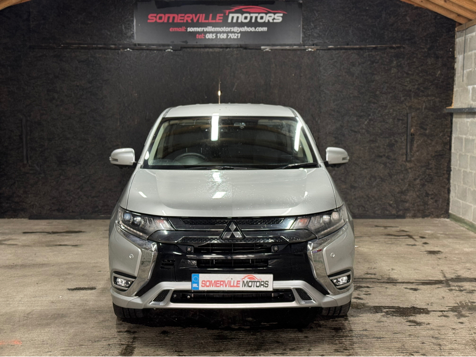 2019 Mitsubishi Outlander - image 2
