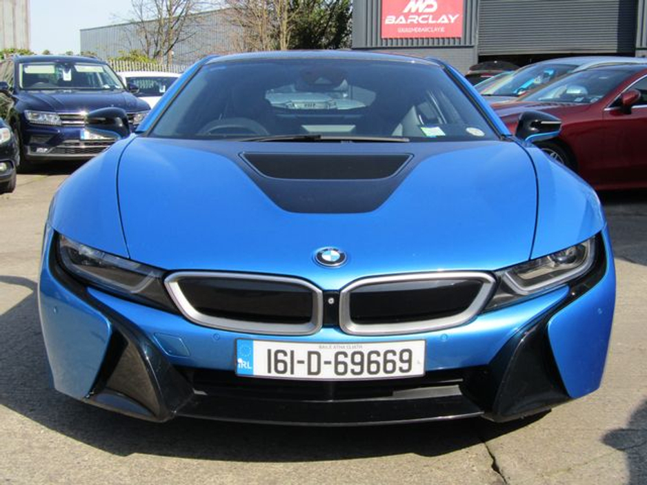 2016 BMW i8 - image 2