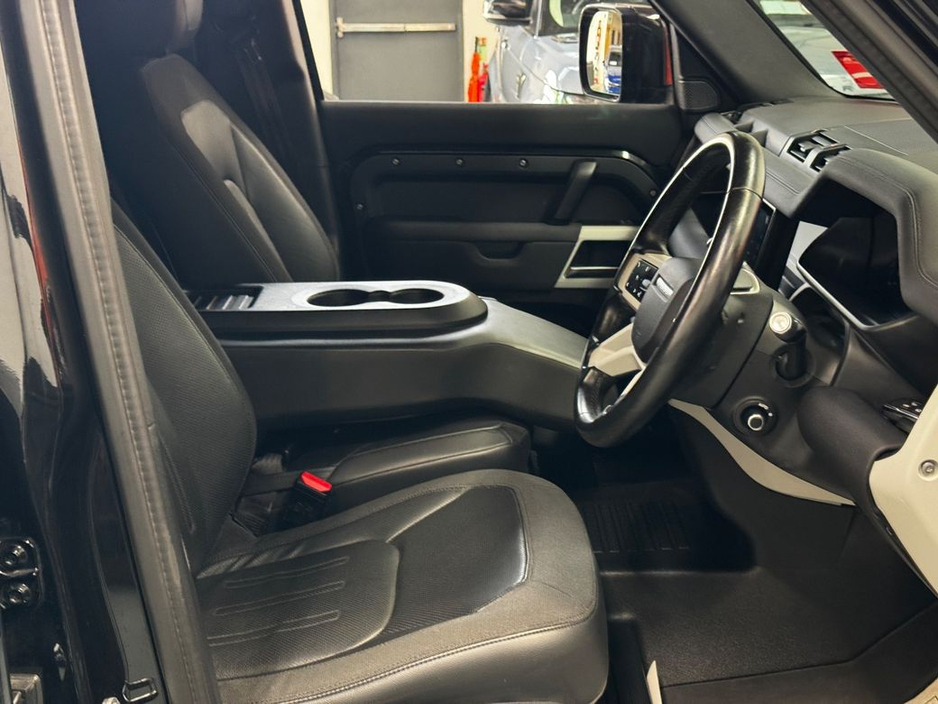 2021 Land Rover Defender - image 12