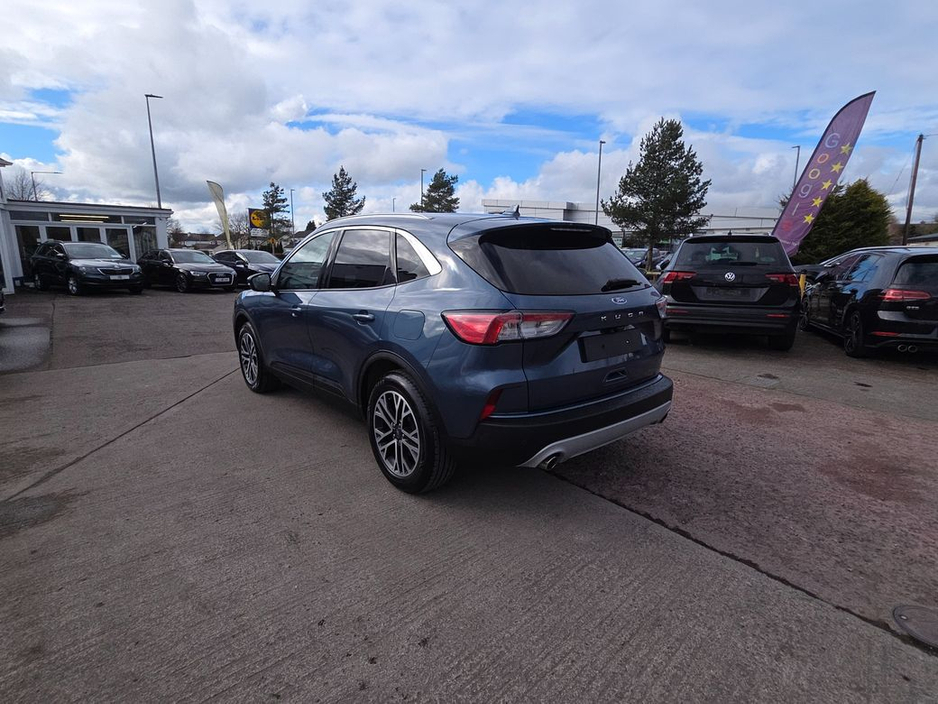 2021 Ford Kuga - image 7