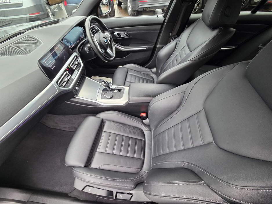 2020 BMW 3 Series - image 10