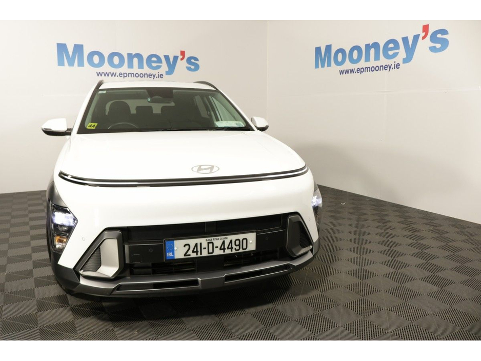 2024 Hyundai Kona - image 2