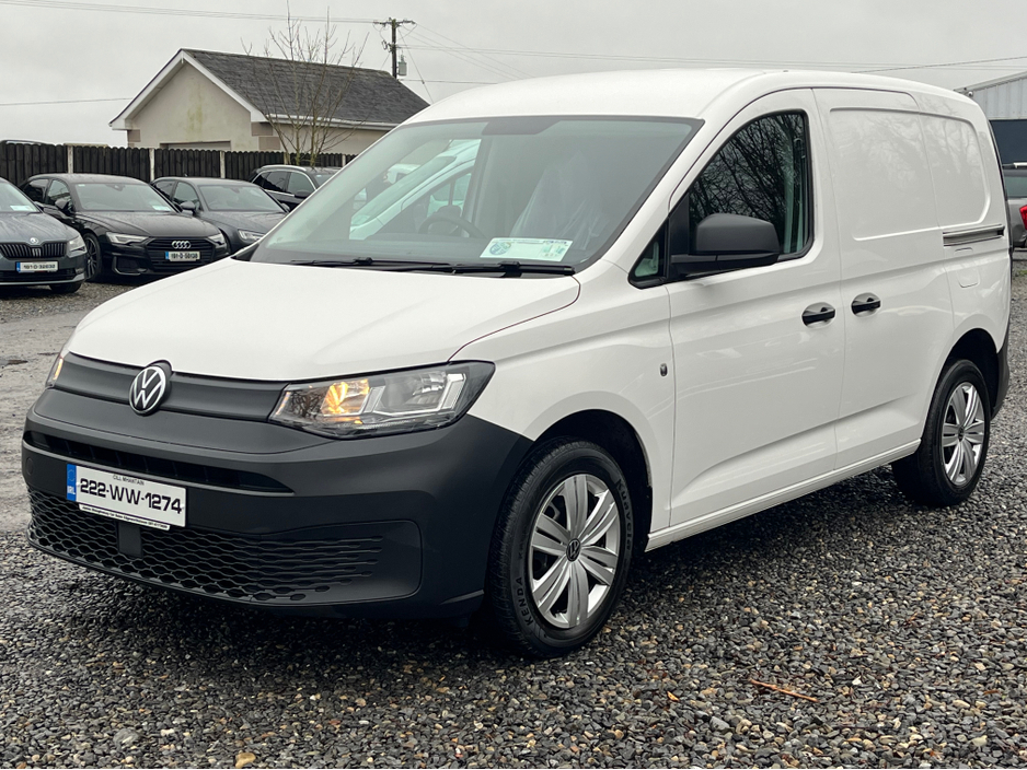 2022 Volkswagen Caddy - image 3