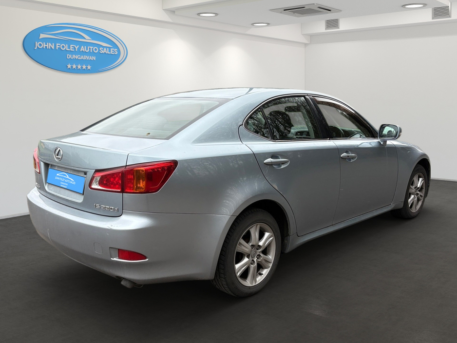 2009 Lexus IS 220 D - image 5