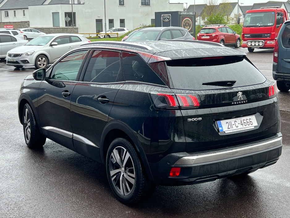 2021 Peugeot 3008 - image 10