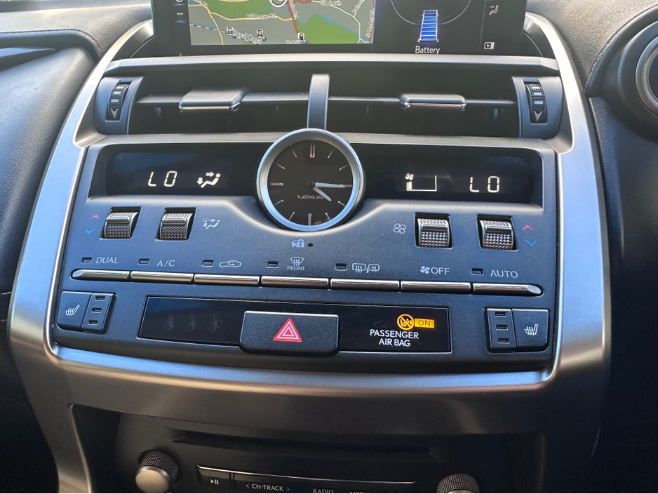 2018 Lexus NX 300 h - image 12