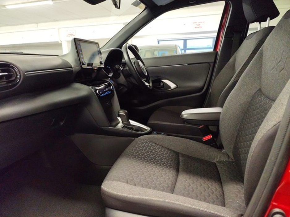 2023 Toyota Yaris Cross LUNA SPORT €29,950