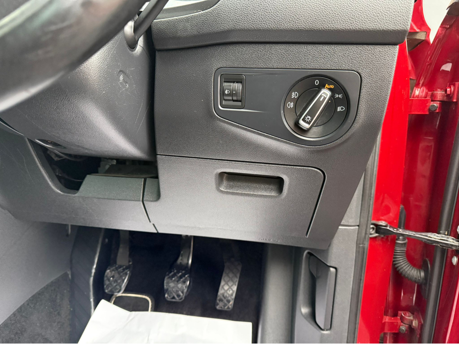 2017 Volkswagen Tiguan - image 26