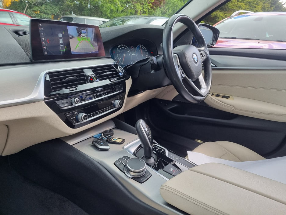 2019 BMW 5 Series - image 14