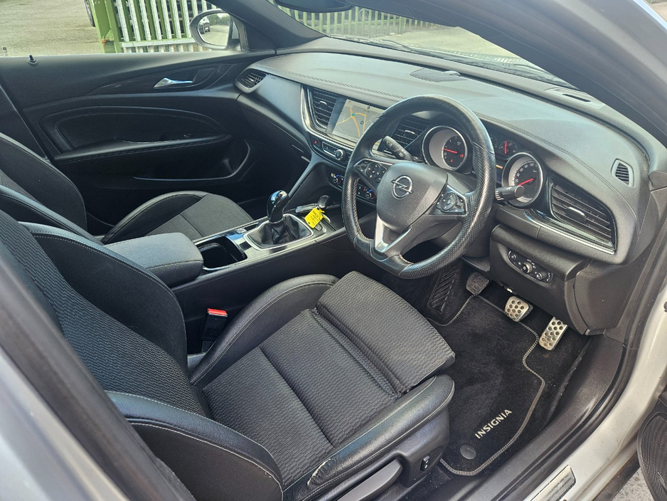 2018 Opel Insignia - image 8