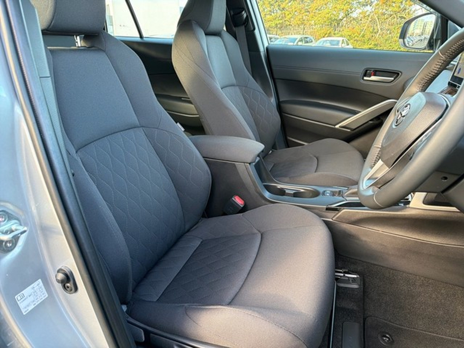 2025 Toyota Corolla Cross - image 11