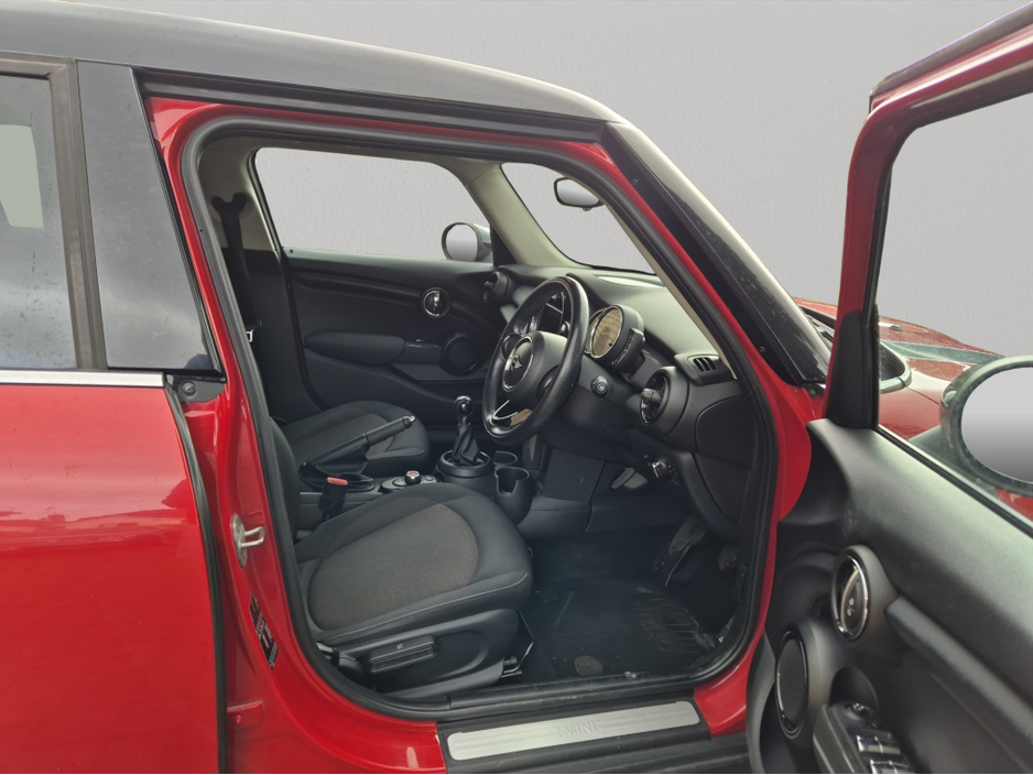 2018 MINI Cooper D - image 6