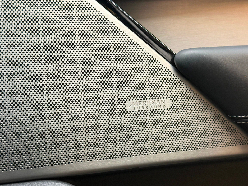 2022 Land Rover Range Rover Velar - image 17