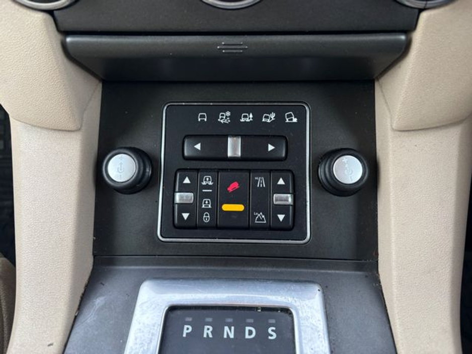 2012 Land Rover Discovery - image 27