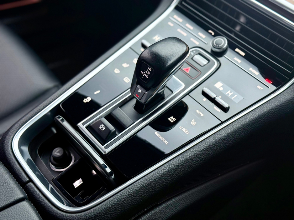 2018 Porsche Panamera 3.0 EHYBRID 4 5DR AUTO €56,950