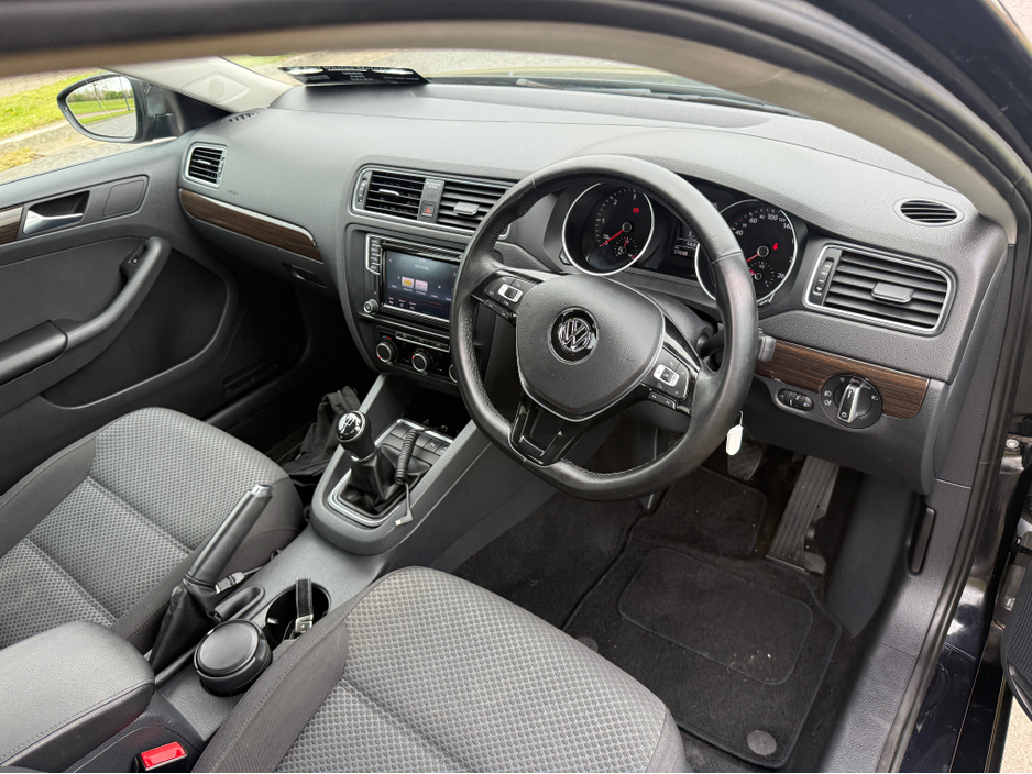 2017 Volkswagen Jetta - image 11