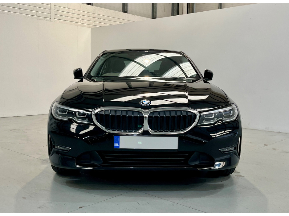 2021 BMW 3 Series - image 7