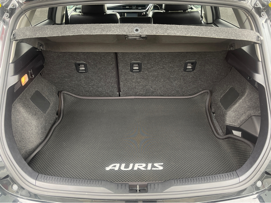 2018 Toyota Auris - image 9