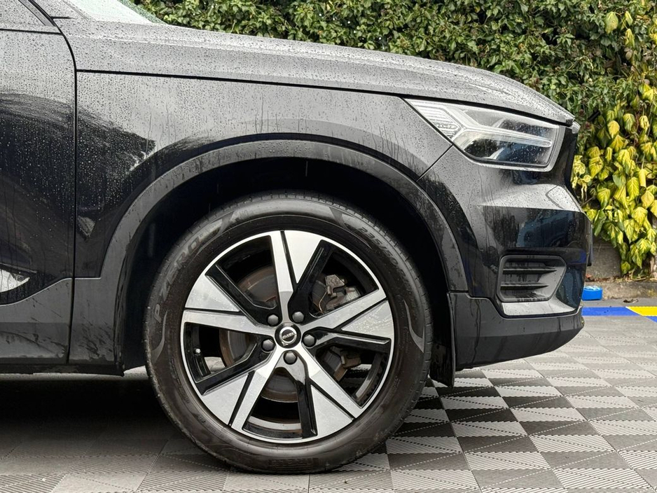 2022 Volvo XC40 R-DESIGN T4 1.5 HYBRID // SERVICE HISTORY // DIAMOND CUT ALLOYS // PARKING SENSORS €27,900