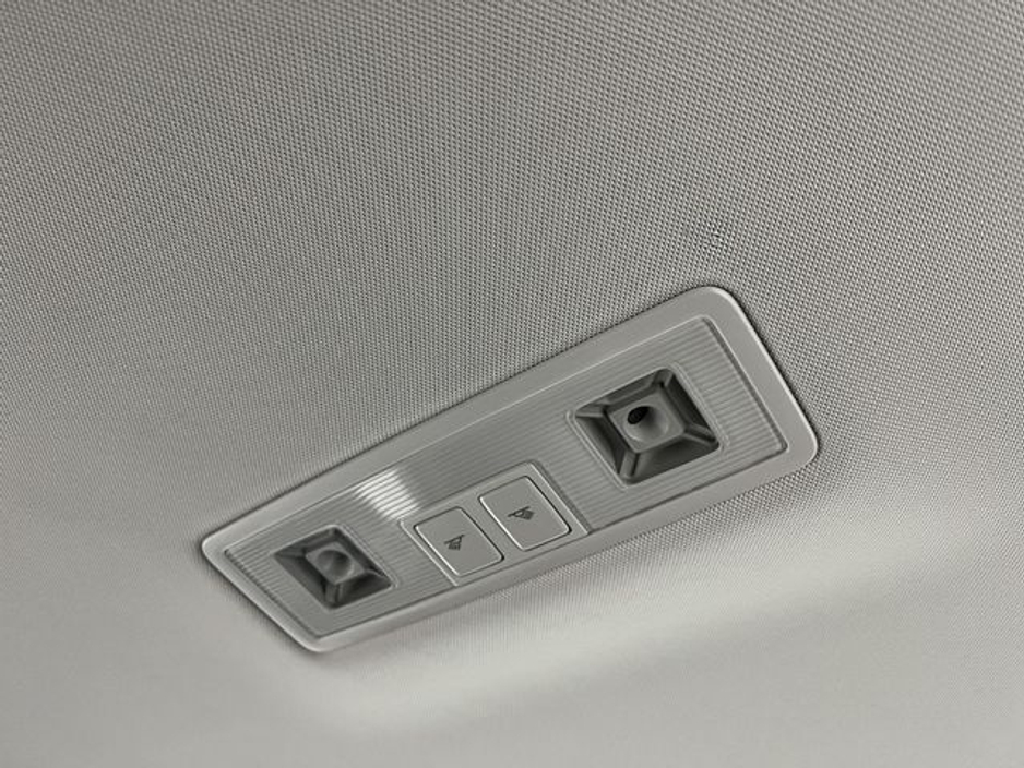 2016 Volkswagen Golf - image 17