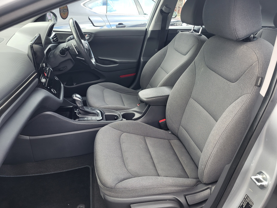 2020 Hyundai Ioniq - image 13