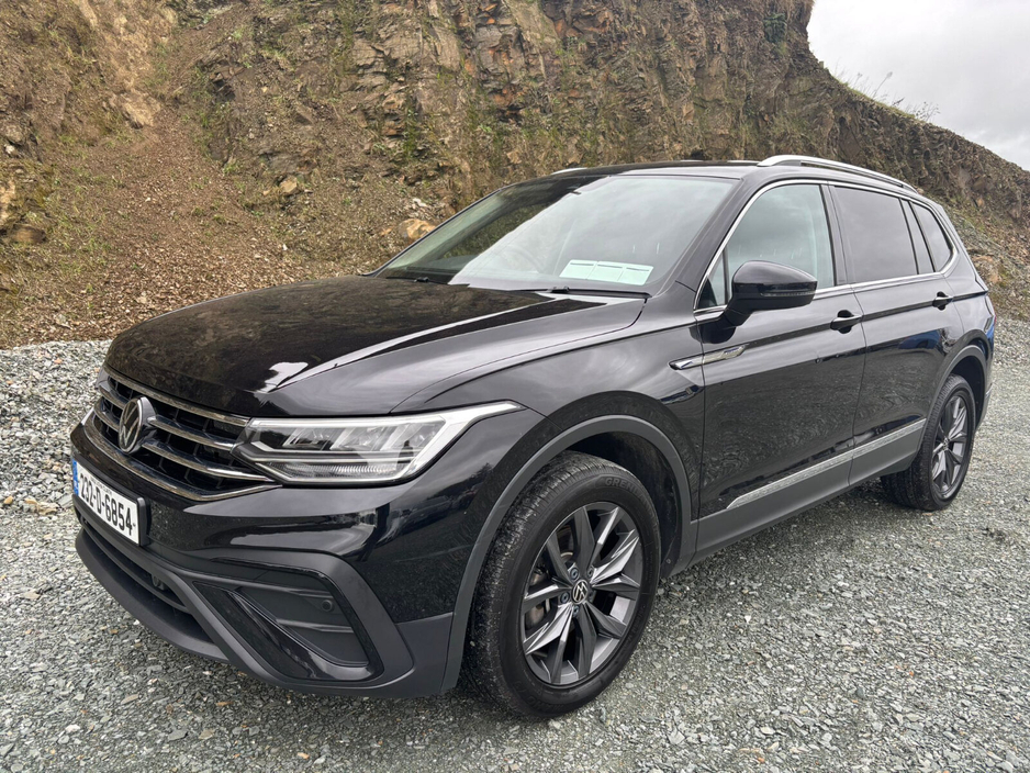 2023 Volkswagen Tiguan - image 5